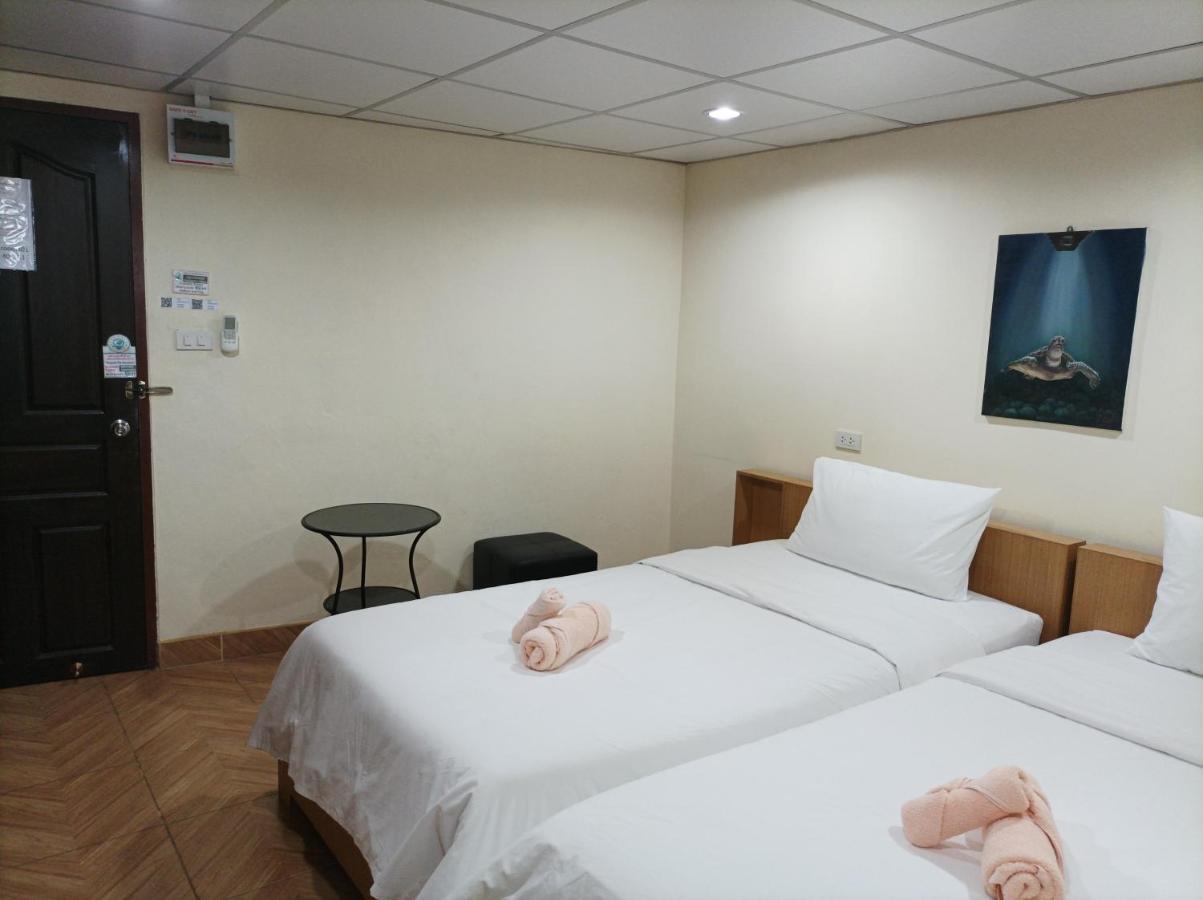 Double D Rooms & Cafe Банкок Екстериор снимка