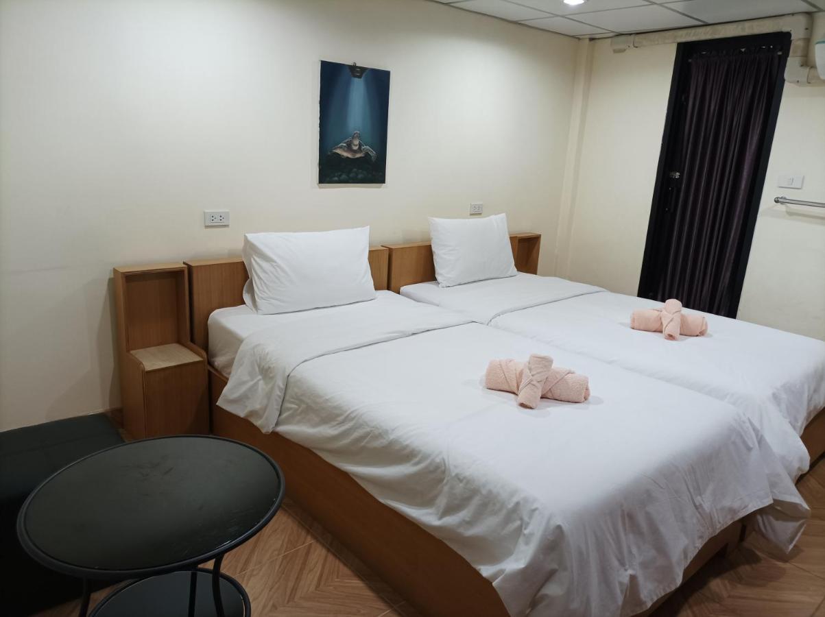 Double D Rooms & Cafe Банкок Екстериор снимка