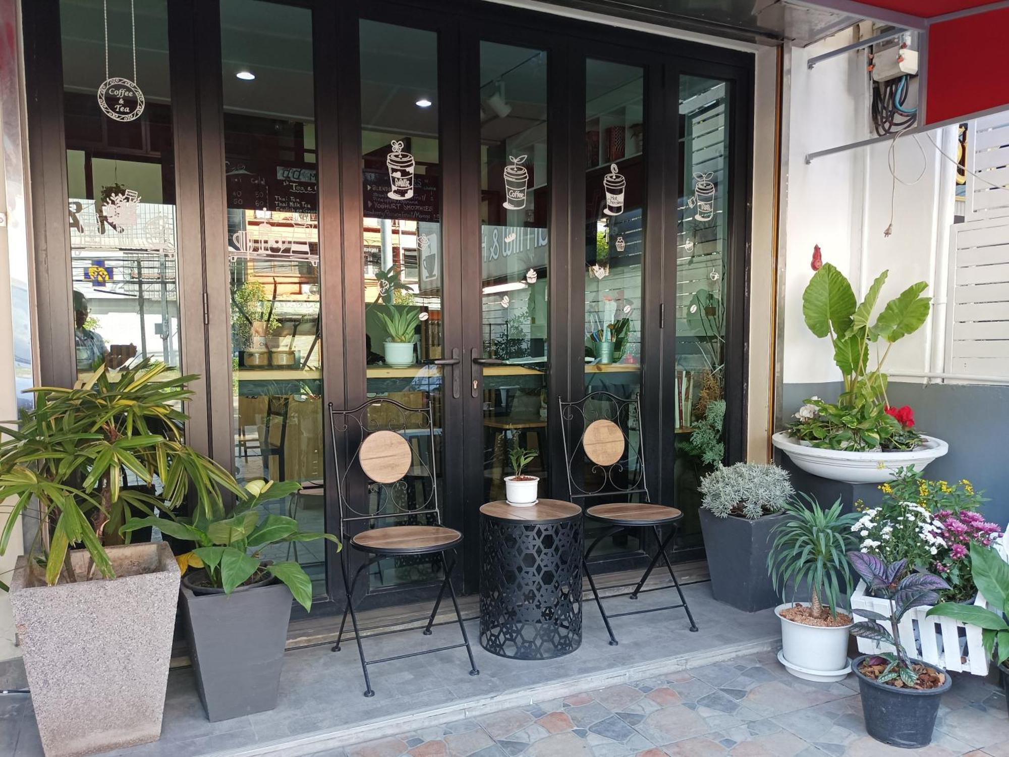 Double D Rooms & Cafe Банкок Екстериор снимка