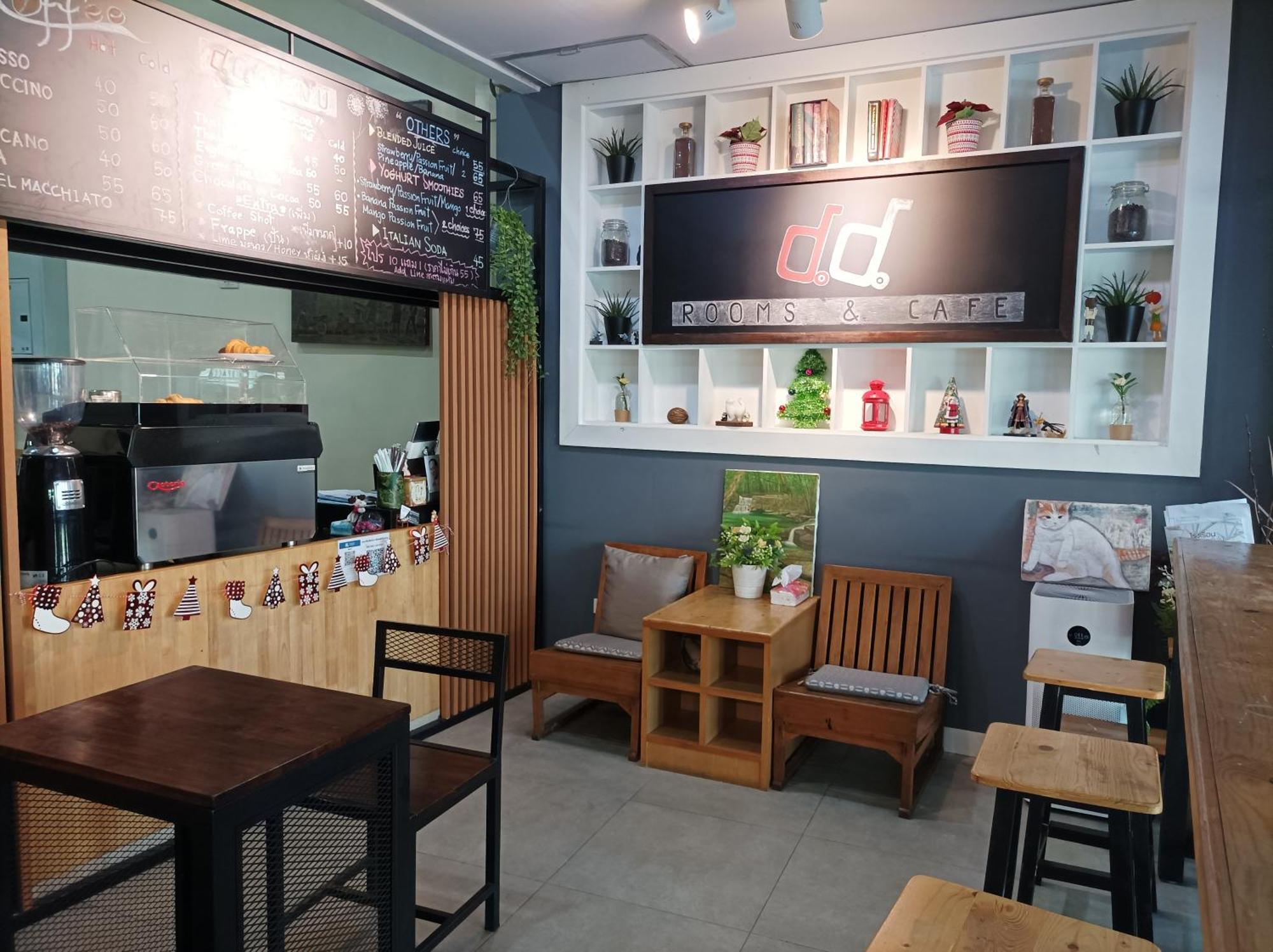 Double D Rooms & Cafe Банкок Екстериор снимка