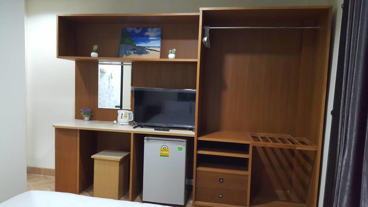 Double D Rooms & Cafe Банкок Екстериор снимка
