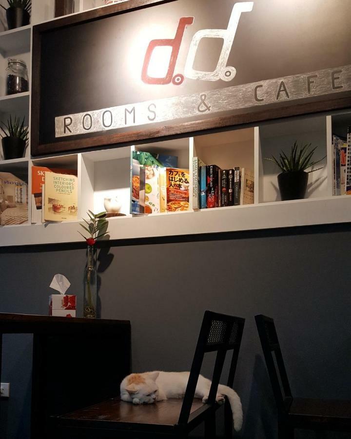 Double D Rooms & Cafe Банкок Екстериор снимка
